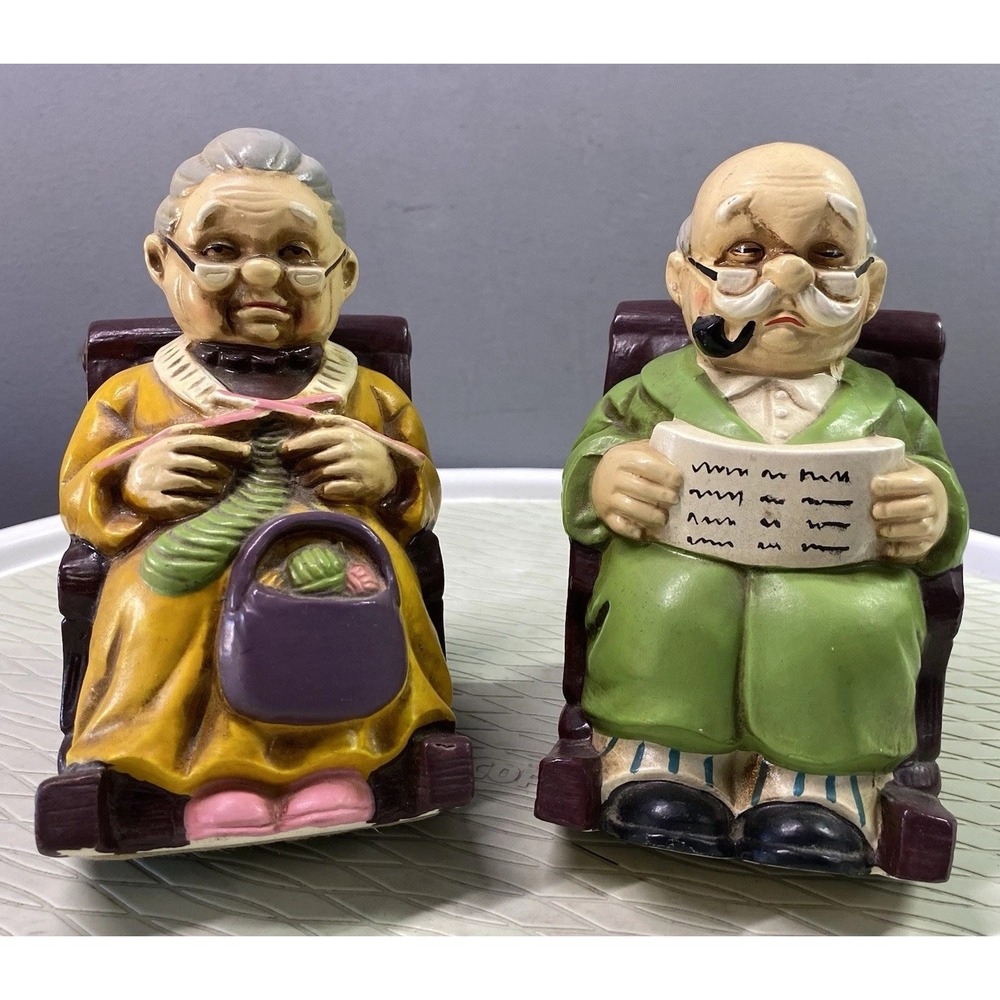 VINTAGE 1970'S CERAMIC GRANDMA&GRANDPA‎ IN ROCKING CHAIR MUSIC BOX JAPAN-WORK!